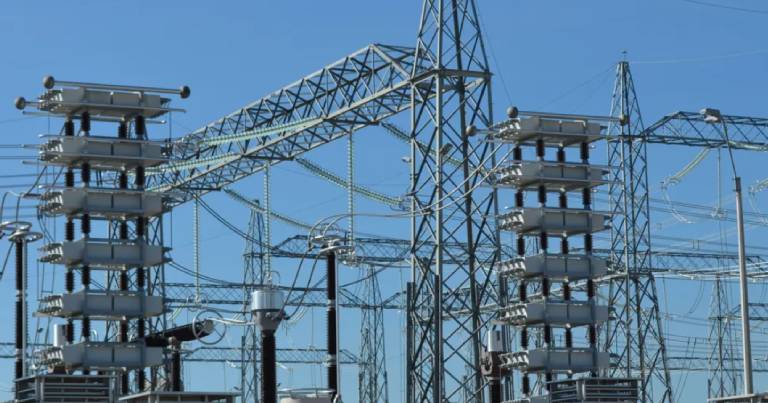 cortes-de-luz-en-verano-vas-a-ser-un-damnificado-mas-o-instalar-paneles-solares